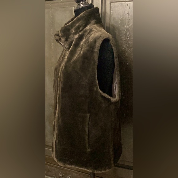 Blassport Reversible Chocolate Brown faux fur & Vinyl Sided vest -Size Large - Picture 4 of 13